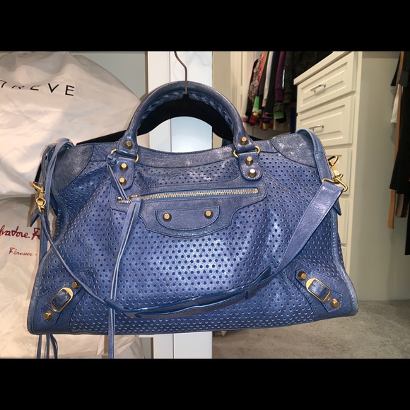 Limited Edition Balenciaga w/ Original dust bag - Picture 2 of 9